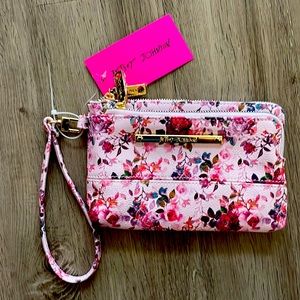 🆕 Betsey Johnson XOTALLI Lilac Wristlet Pouch